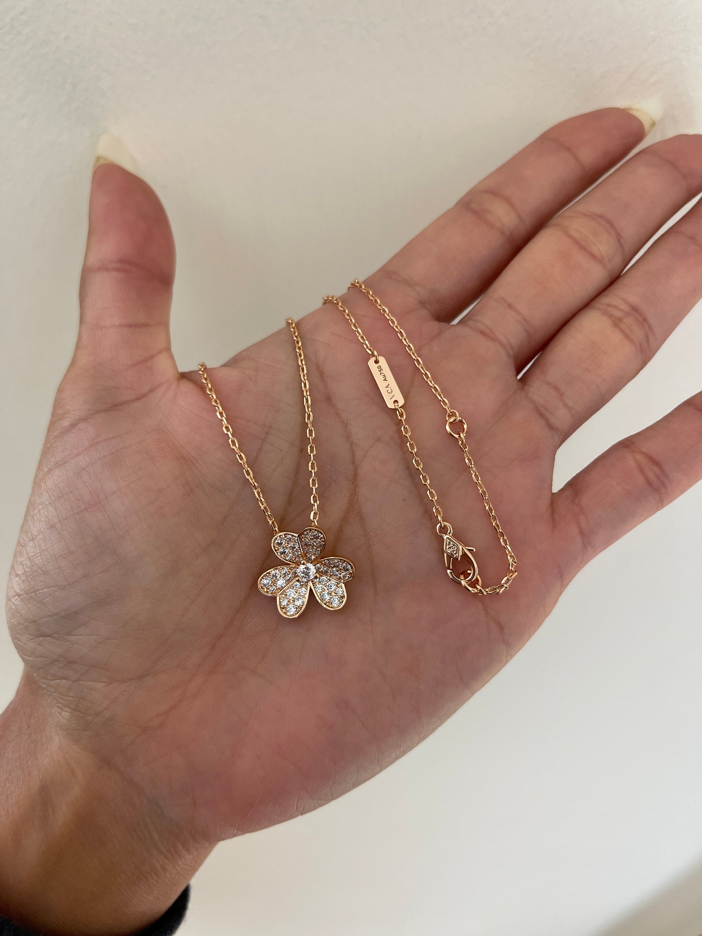 Vca frivole pendent