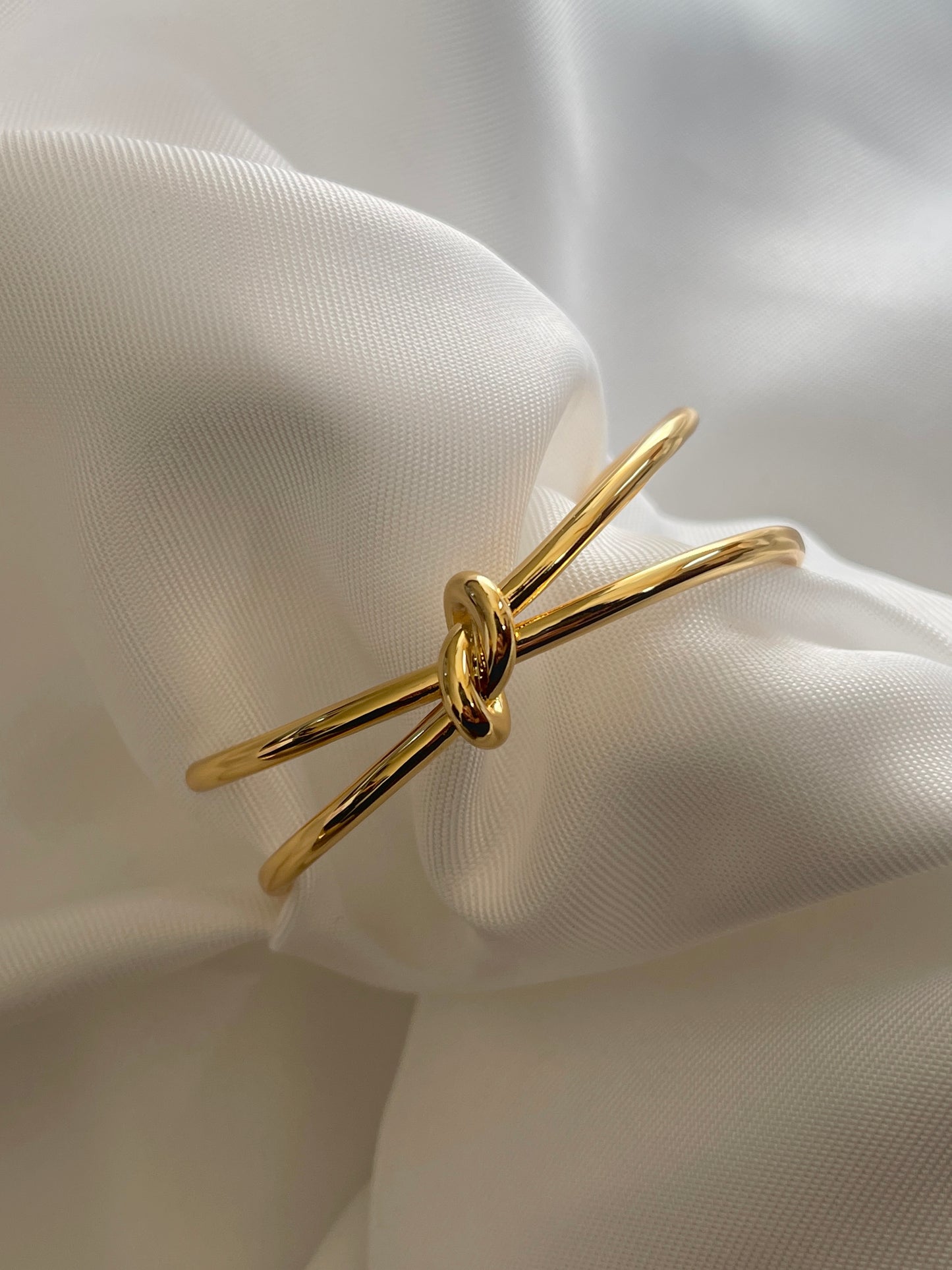 Celine knot cuff