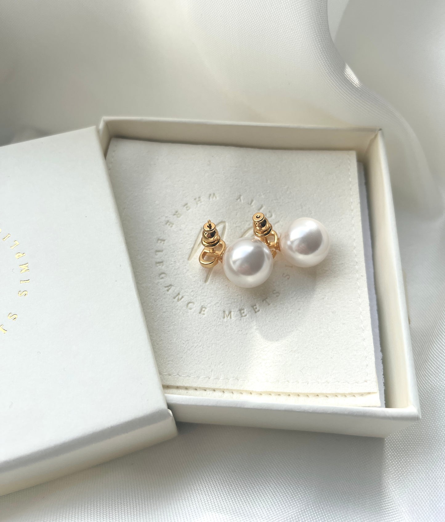 CD minimal drop pearl earrings