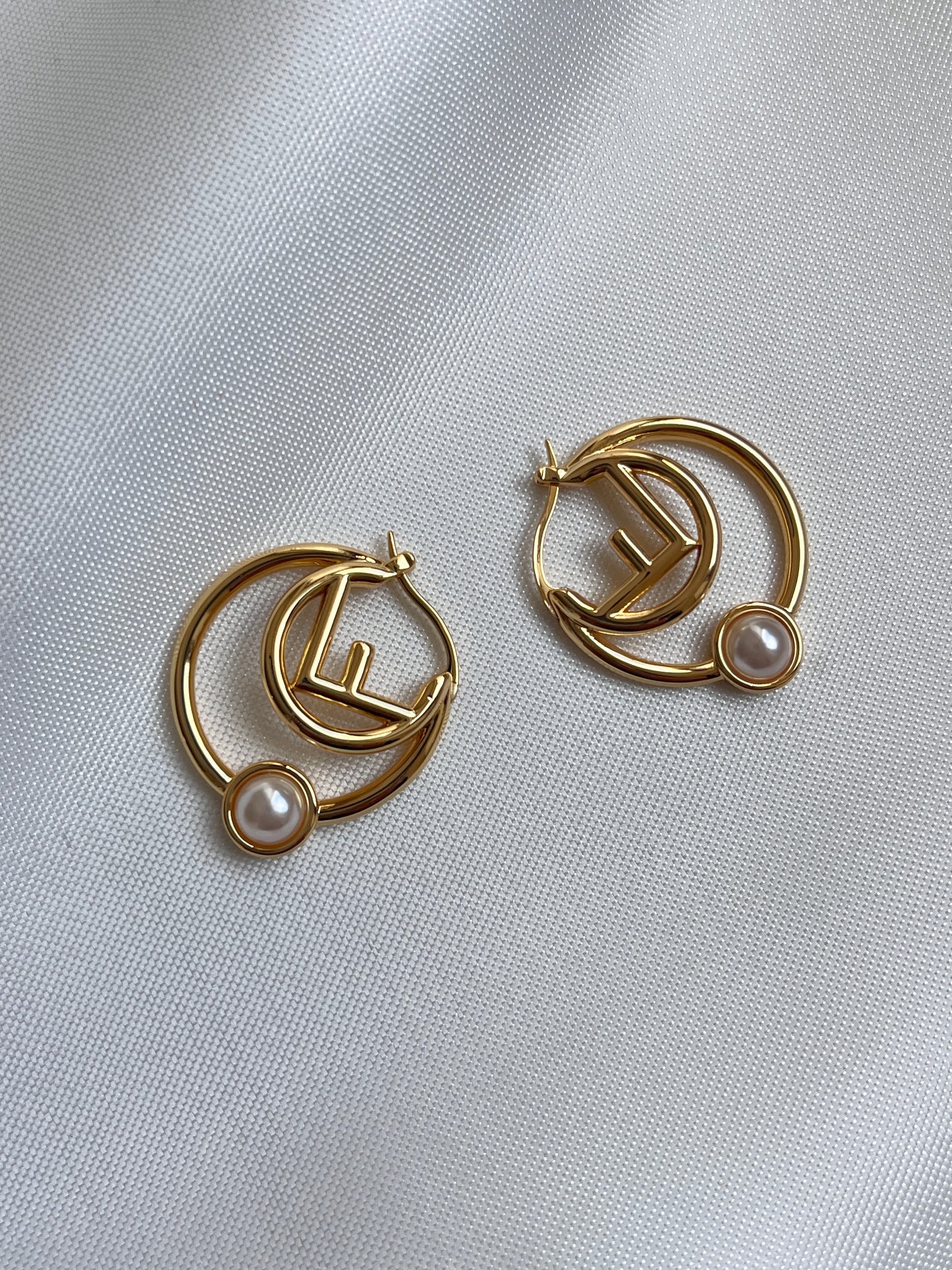 Fendi pearl small hoops