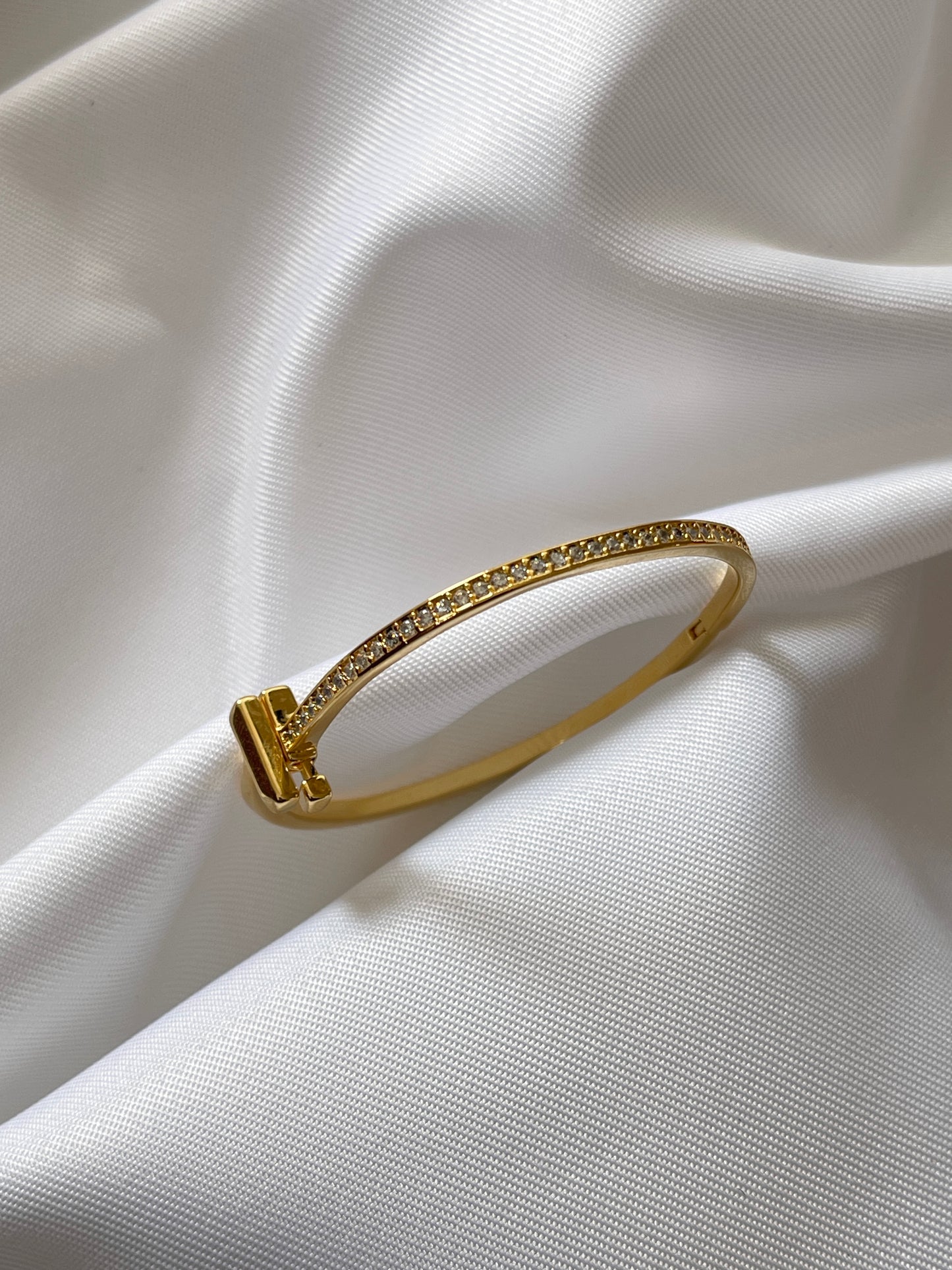 Tiffany T1 Narrow Diamond Hinged Bangle in gold