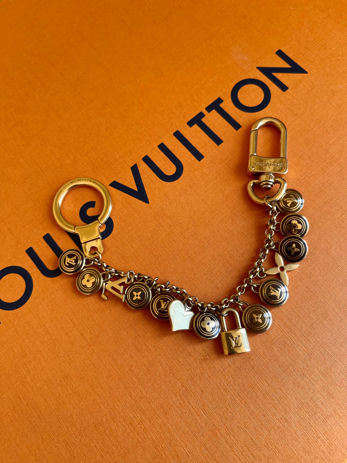 Reworked lv necklace toggle