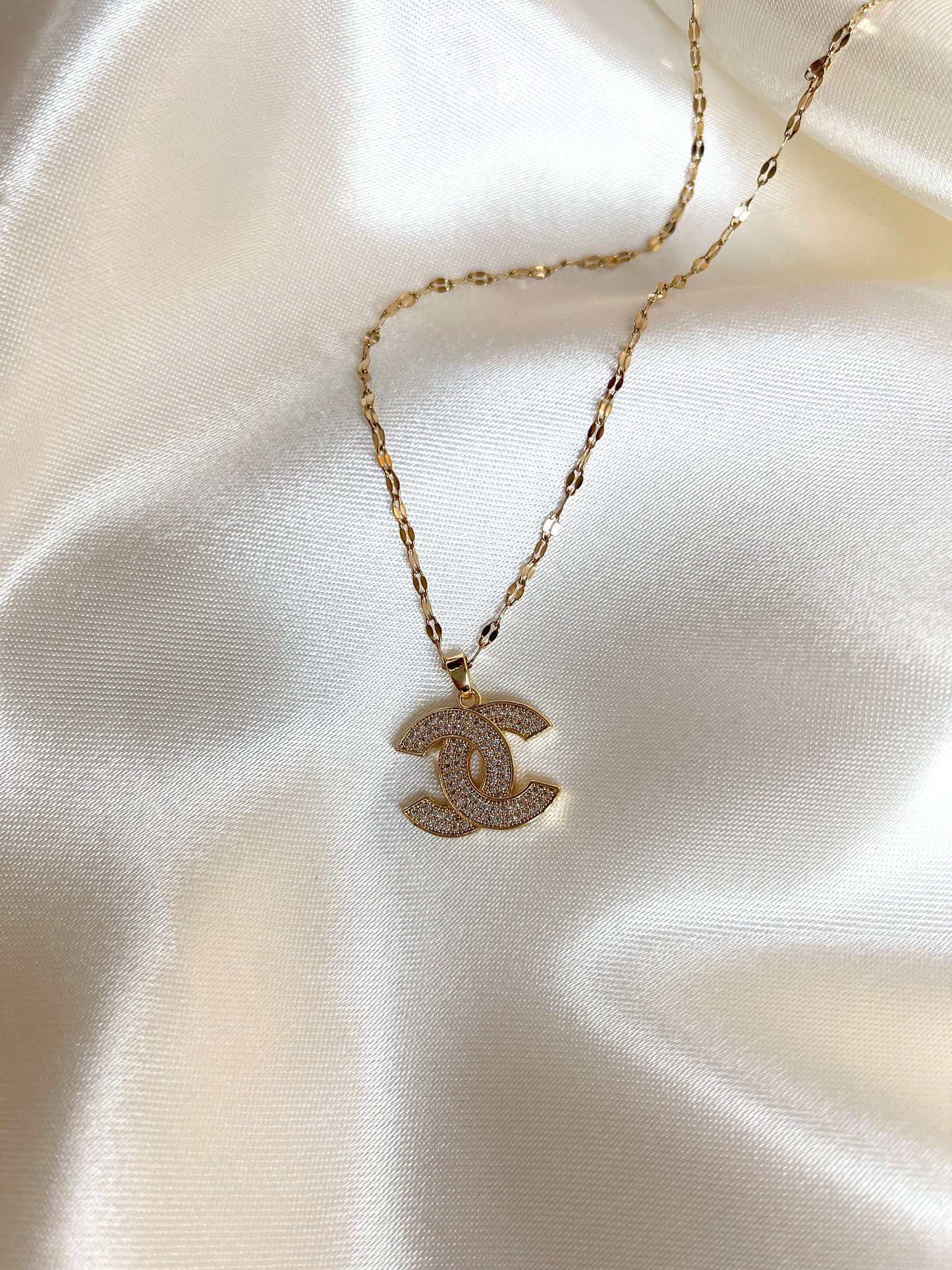 Classic CC necklace