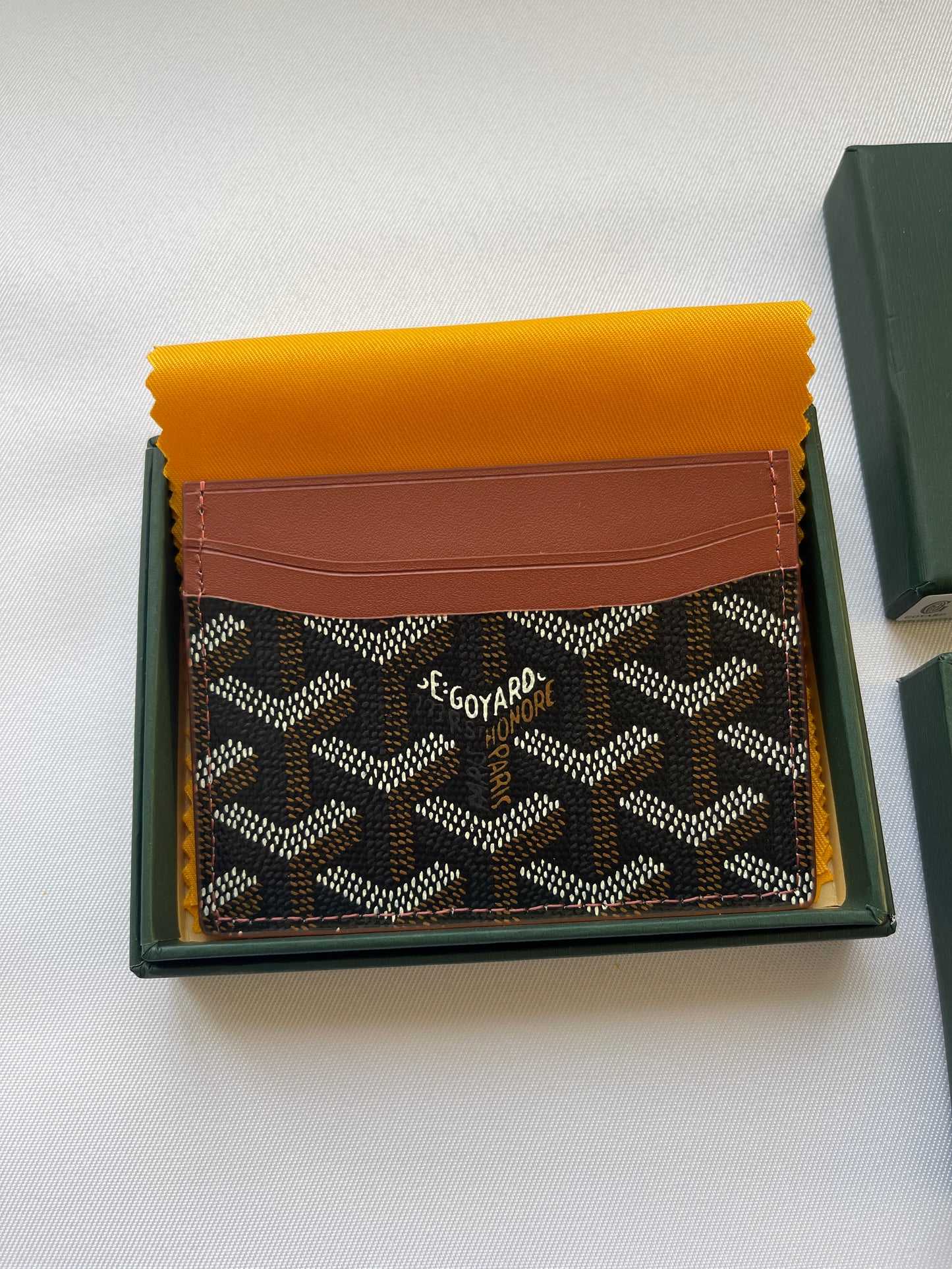 Go card holder in brown