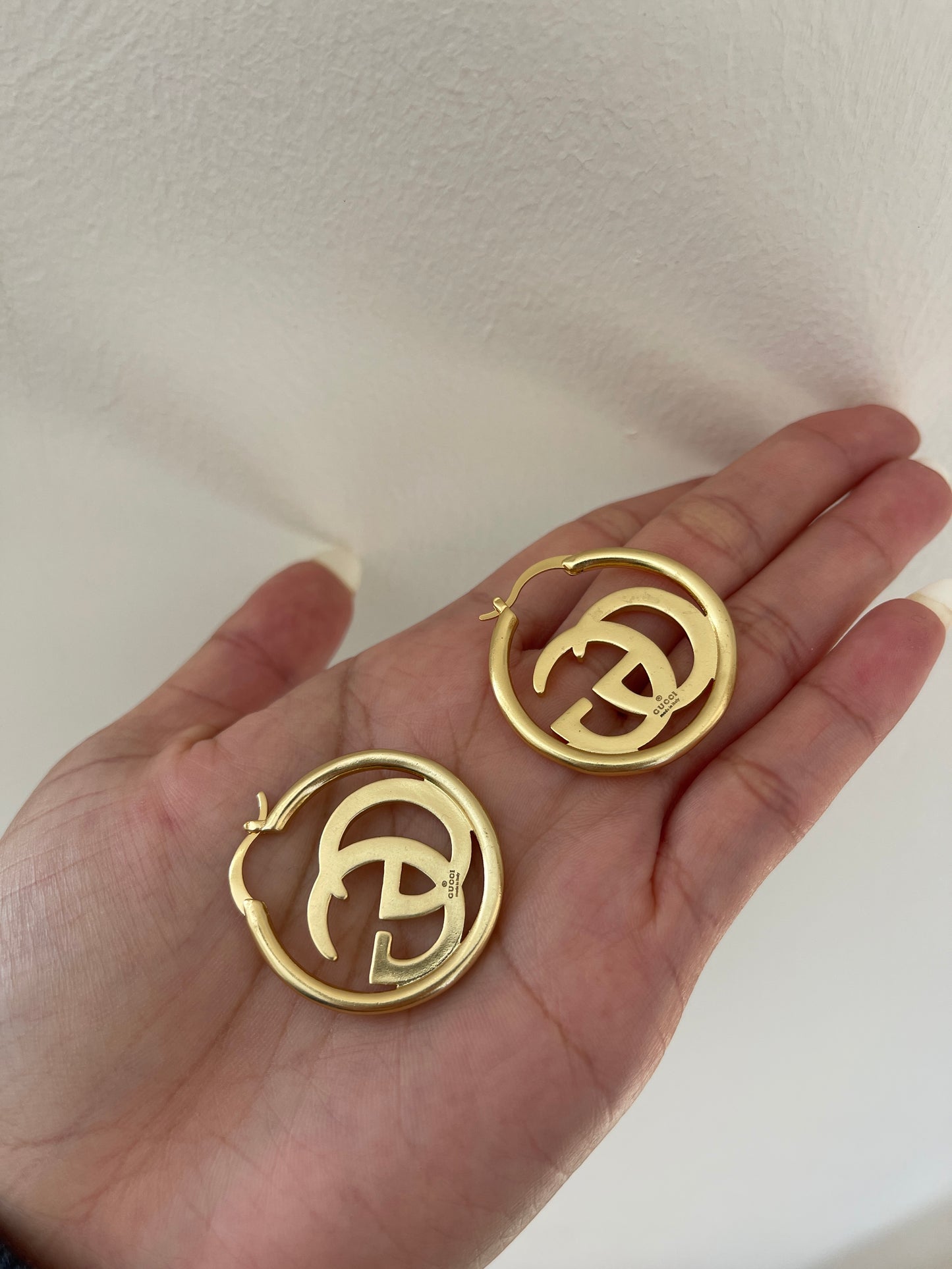 GG signature hoops