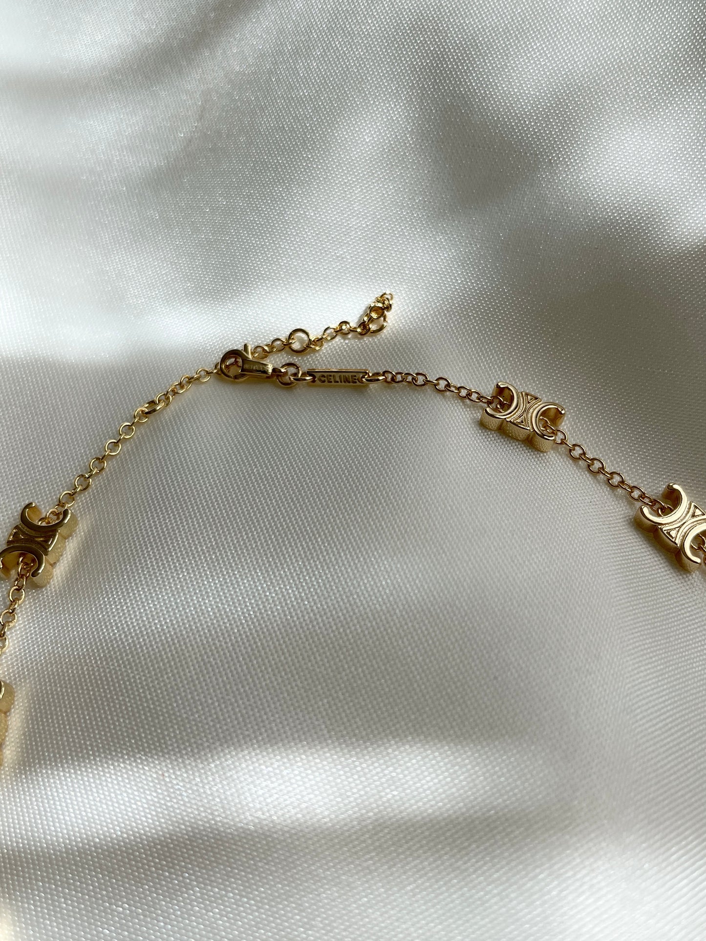 Triomphe logo necklace
