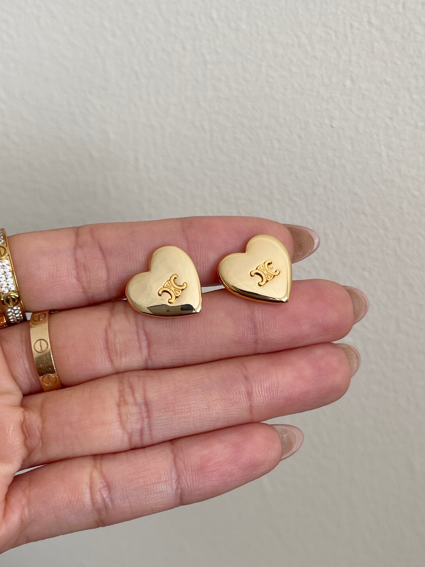 Triomphe heart stud earrings