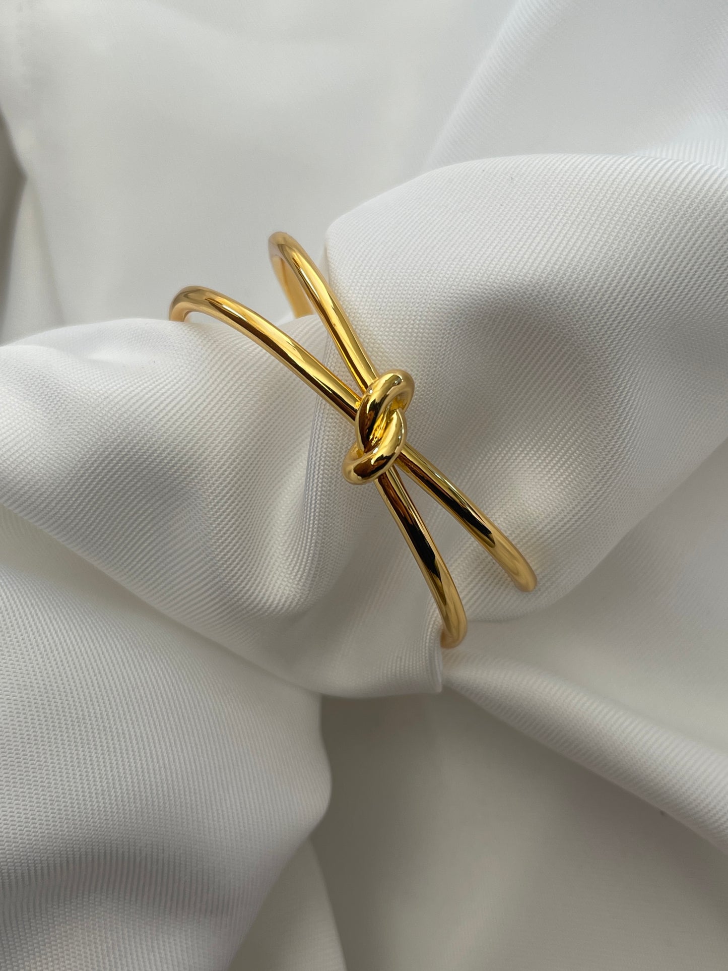 Celine knot cuff