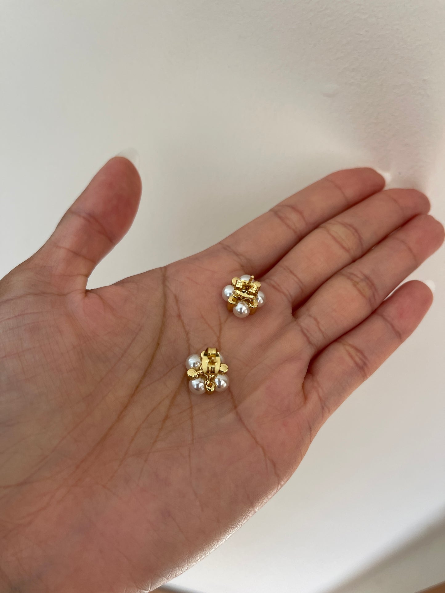 Triomphe petite pearls earrings