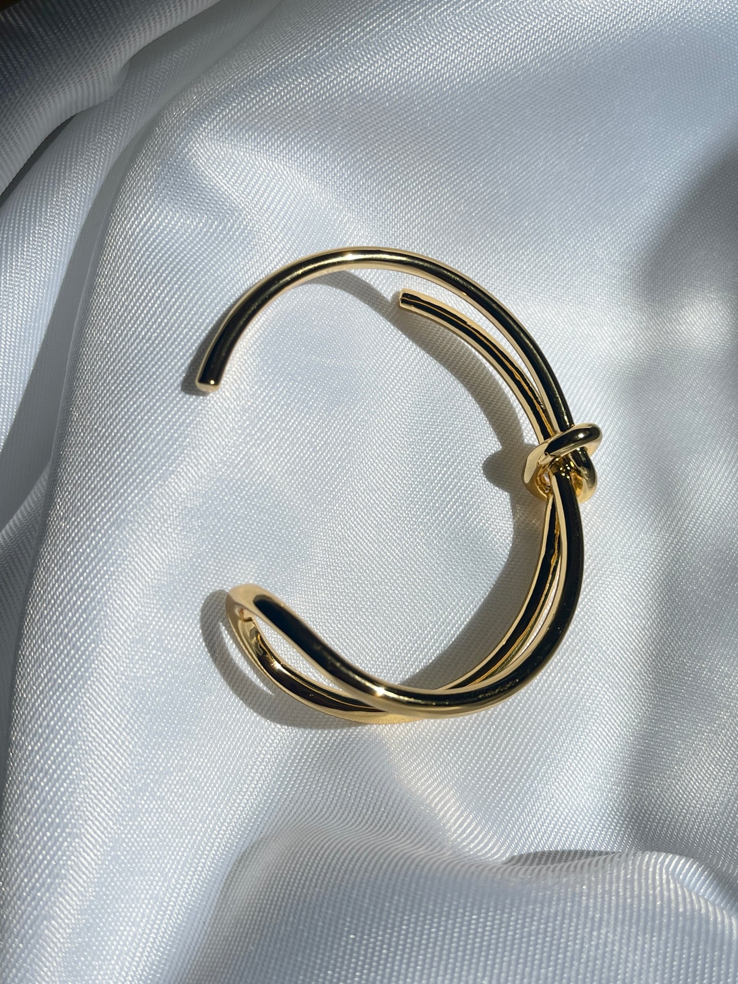 Celine knot cuff